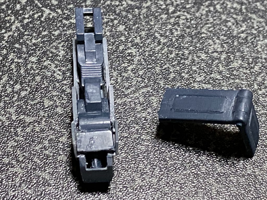 紺色のパーツが旧MGのジム、グレーのパーツがジェスタキャノンになり、結構切り刻んでます。