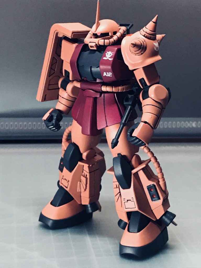 基本はhgucのリヴァイブ版のシャア専用ザクとシン・マツナガザクを混ぜて、ビルダーズパーツのスパイクを付けました。