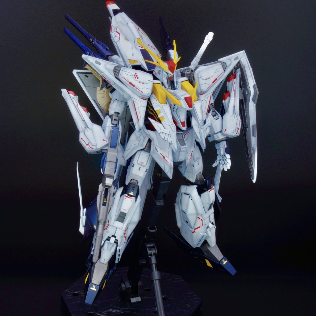 四肢は丸ごとプロヴィデンスの流用です。1/00の手足がピッタリとは、やはりクスィーガンダムは巨大ですね。