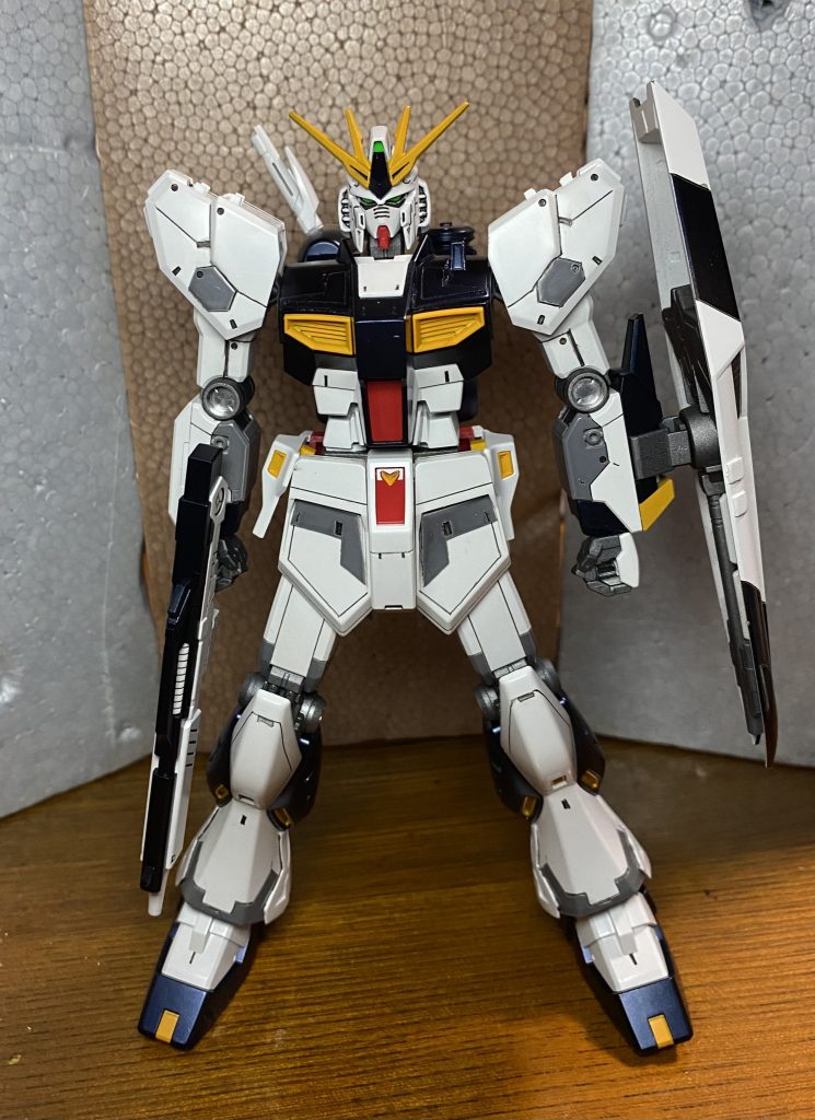 プラ板貼り付けたり、スジ彫りしたりと、がんばりました。ただ、スジ彫りがまだまだ下手ですね。