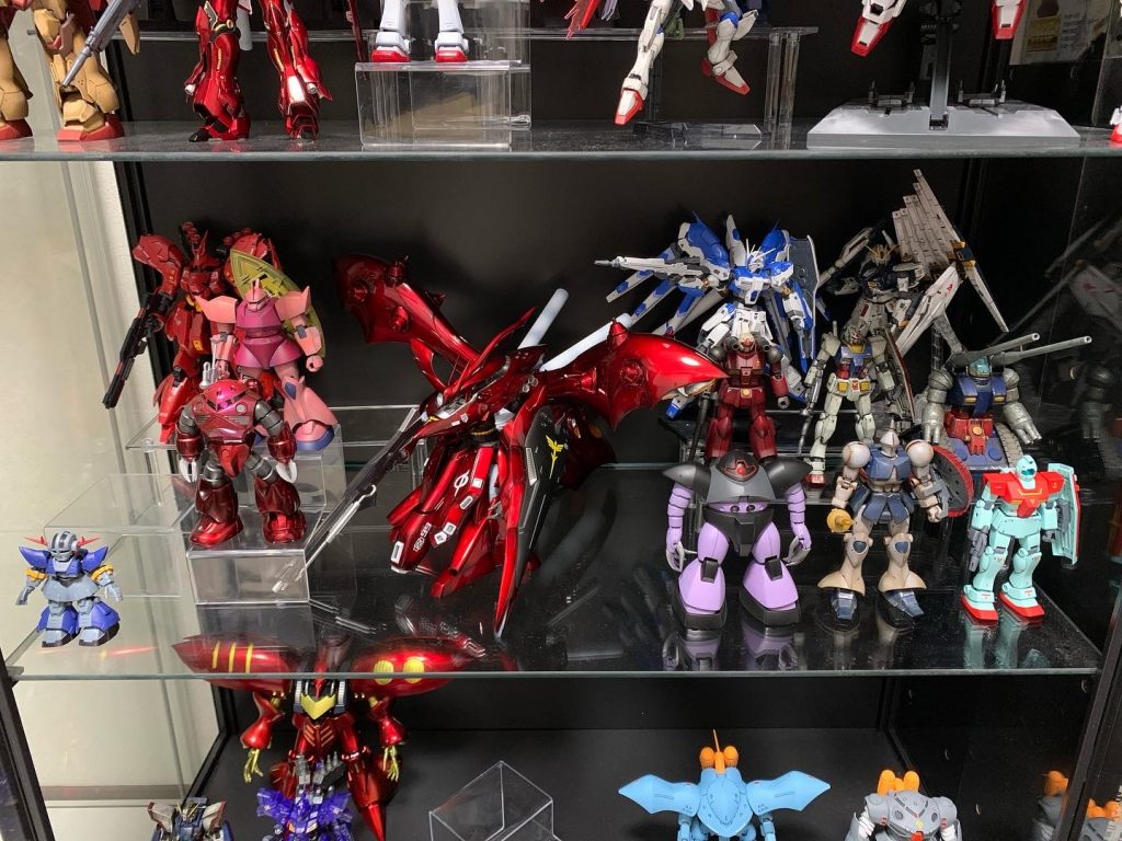 ファーストと逆シャアの棚を設けているのですがだいぶ賑やかになってきました。ナイチンゲール大きすぎw