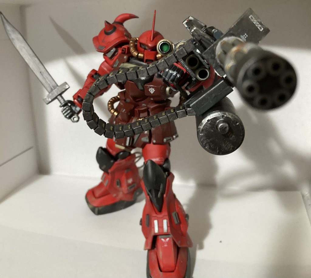 ベルトリンクはヘビーアームズのものに換装。またモノアイと武器のレンズ部も換装しています。