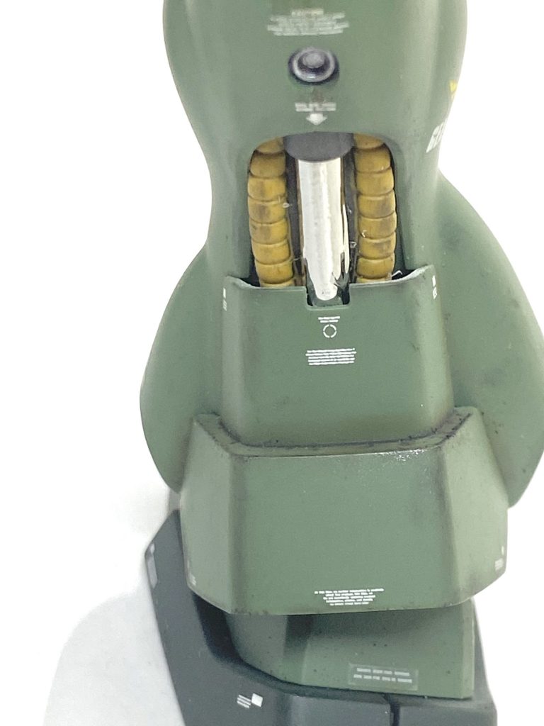 リアルタッチマーカーブラウン1でぼかし、ススのパステルでお化粧しますとかなり良い感じになると思います。各部シリンダー部はミラーフィニッシュで存在感は抜群です。