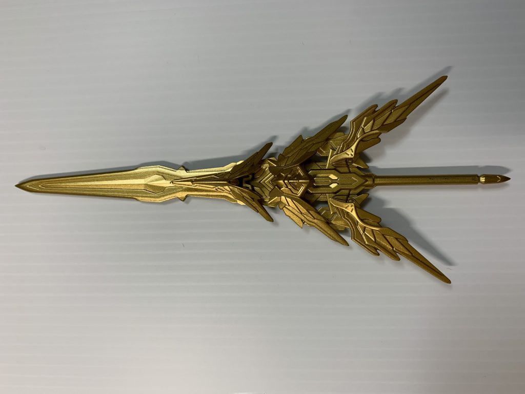 クリアパーツ類はパールゴールドで塗装しただけでもディテールが綺麗に出てなかなかいい感じです。