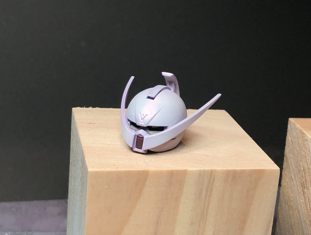 グレーサフからの紫立ち上げ。最後にクレオスのルビーレッドでコートしています。