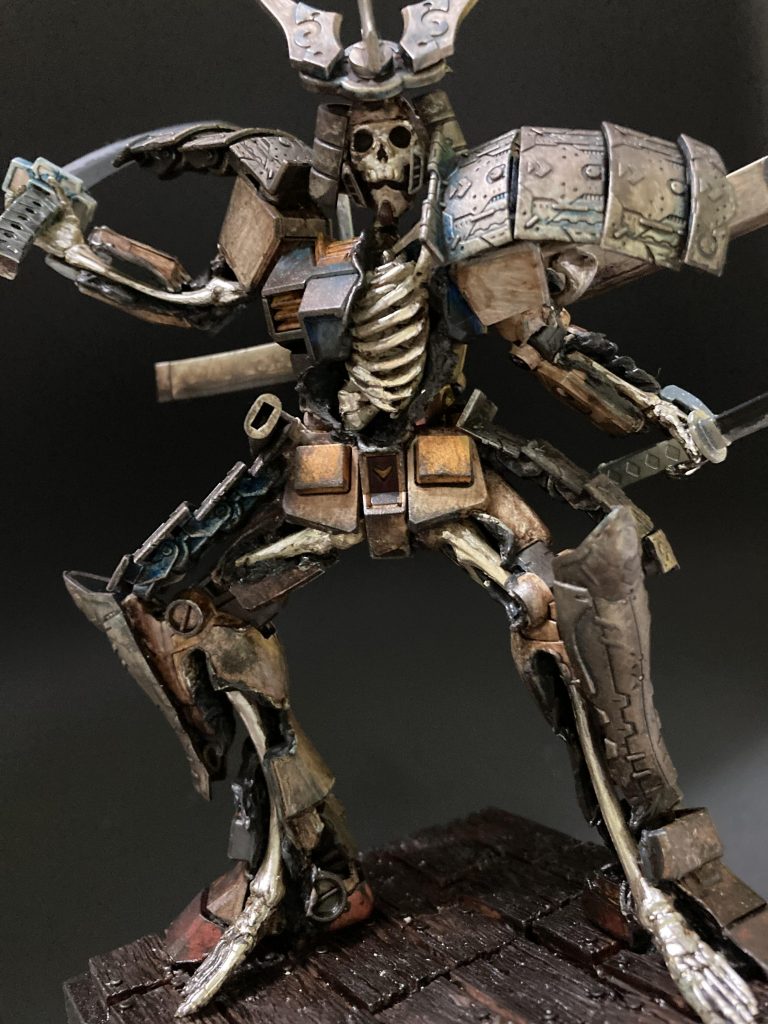 当初ボーンな骨格はダメージなイメージで進めていましたが、対面した敵が気迫に勝るソウルな姿を見た、最終的にそんなイメージで製作しました^ ^