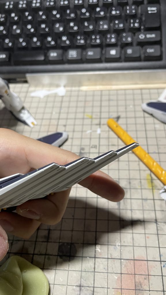 ファンネルは削り込んで薄くしています。