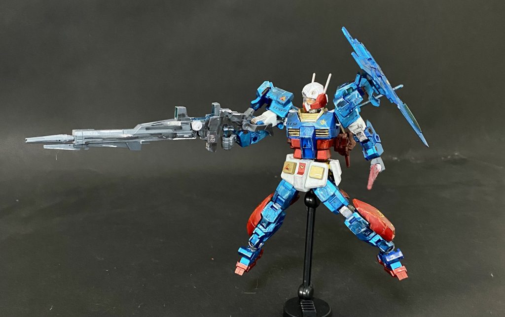 若干のガンダムと30mmは比率が違うみたいですね。ガンダムボディにアルト足が短いです。僕の腕では延長出来ないのでダサカッコ良いの方向性でそのまま使いました。