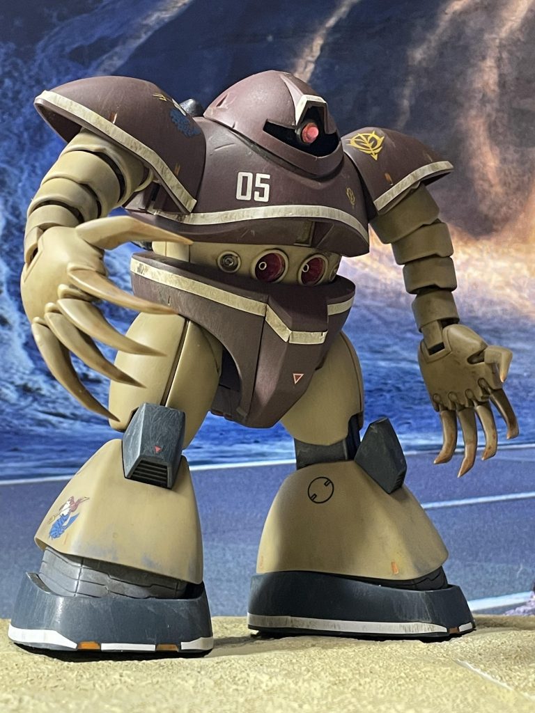 爪も尖らせています。わかりにくいですが、サビ色を使って血糊ぽくしてます。