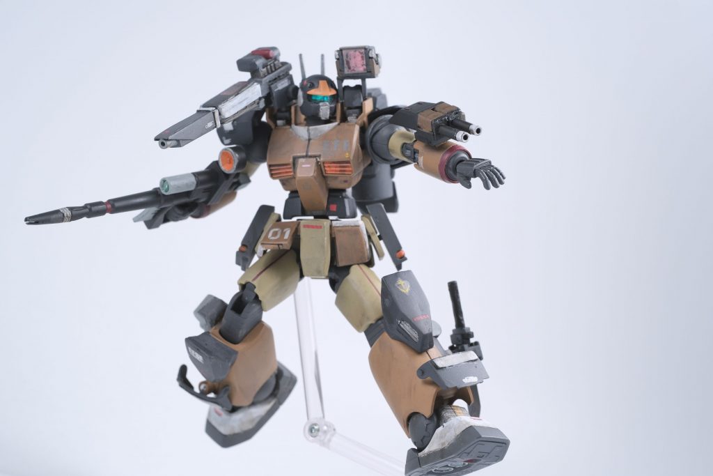 腕部には着脱可能なマシンキャノンを増設しました。『なんかこいつ北米戦線あたりに居そう』を制作テーマとしております。