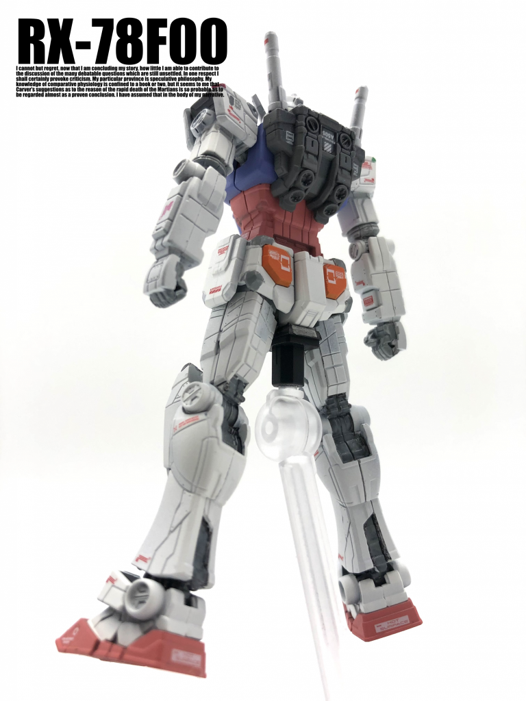 ・肩や、膝の翼端灯（赤・緑のライト）など細かいところを筆塗りしていきました。・さすがF00だけに、モールドががっつり入っていますので、合わせ目消しは断念しております。・デカールは市販品を使用。　今回の作業で一番の敵は、「視力」でしたね・・・。　とにかく細かいので、ルーペの力を借りて作業しました。。自立は一応できますが、簡単に倒れるので、ベースを準備しました。　塗装はしていませんが、デカールも貼って、それらしく作りました。