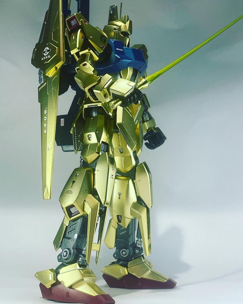 比較的新しいMGだけあって合わせ目もないし完成後の安定感、保持力も抜群ですね。金メッキもギラギラした感じではなくホワイトゴールドといった落ち着いた金色で好きな人多いかも。MGの割には比較的サクサク作れましたのでオススメです。