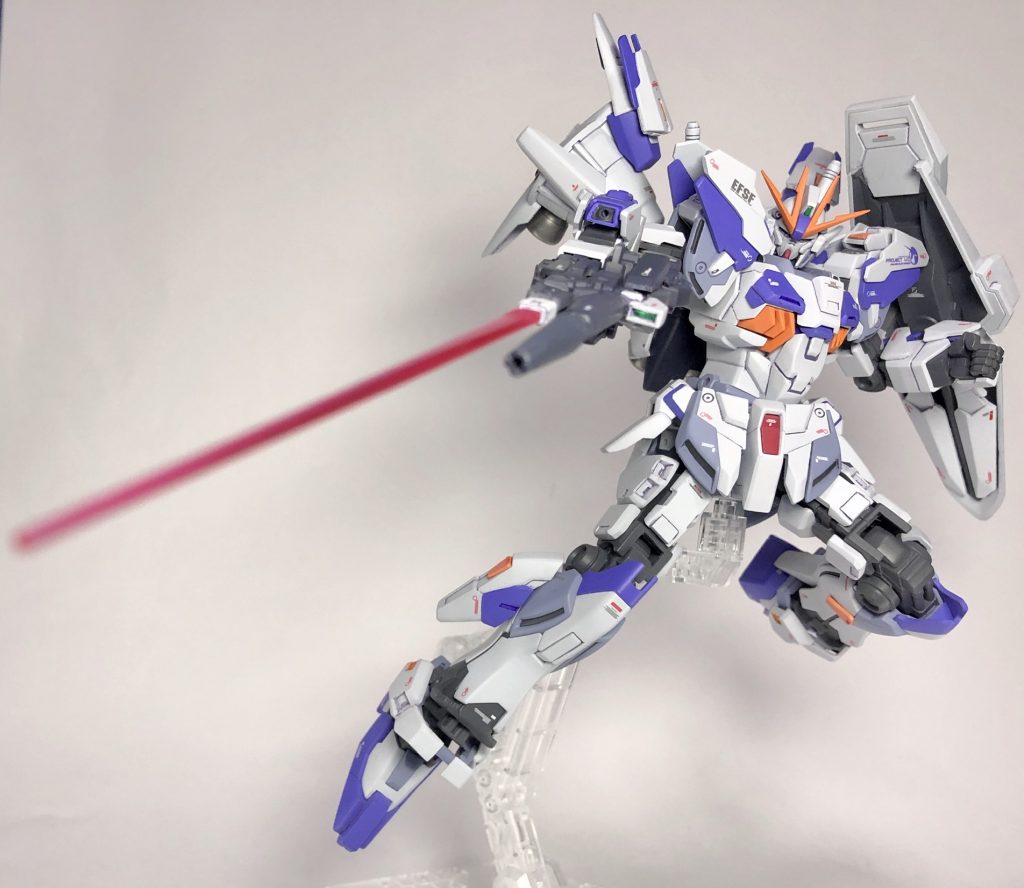 RX-0GP1Fb ナラティブガンダム ゼフィリウス フルバーニアン。Re:UC計画の試作1号機の高機動仕様。標準仕様でも空間戦闘は可能だが、より推進力を重視したユニットに換装、コクピットブロックは試作の耐Gユニットに変更している…という設定。