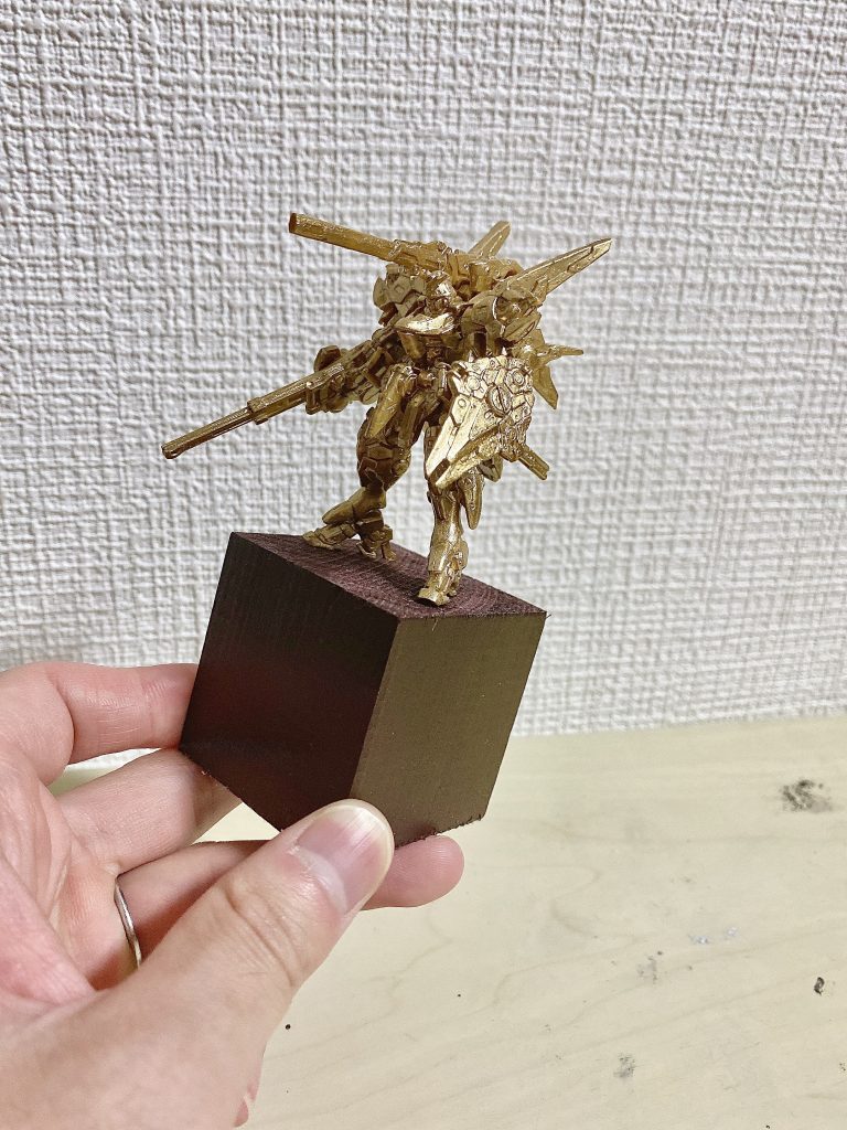 サイズ感がちょうどいい〜実は一個目をガンダムマーカーでぬってしまい粉々に砕けました、、。ABS舐めてた🥲