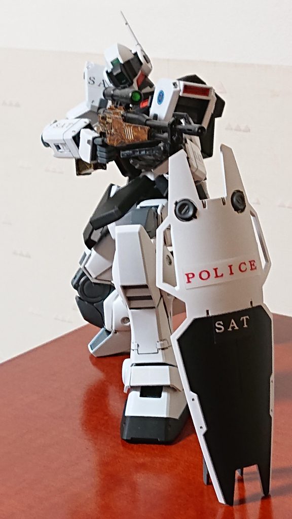 シールドのpoliceは段差が目立ちますね…水転写式シールにすれば良かったかな～