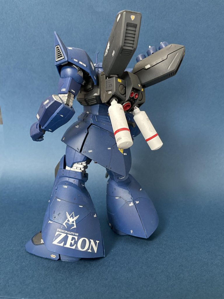 脚のデカールは愛嬌笑