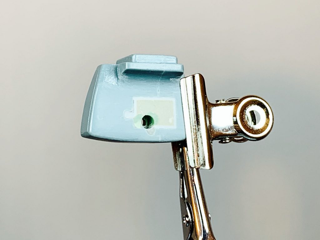 股関節をボールジョイントに変更して、関節位置も変更しました。この関節の穴位置を決める事に失敗し、何度かやり直しました。