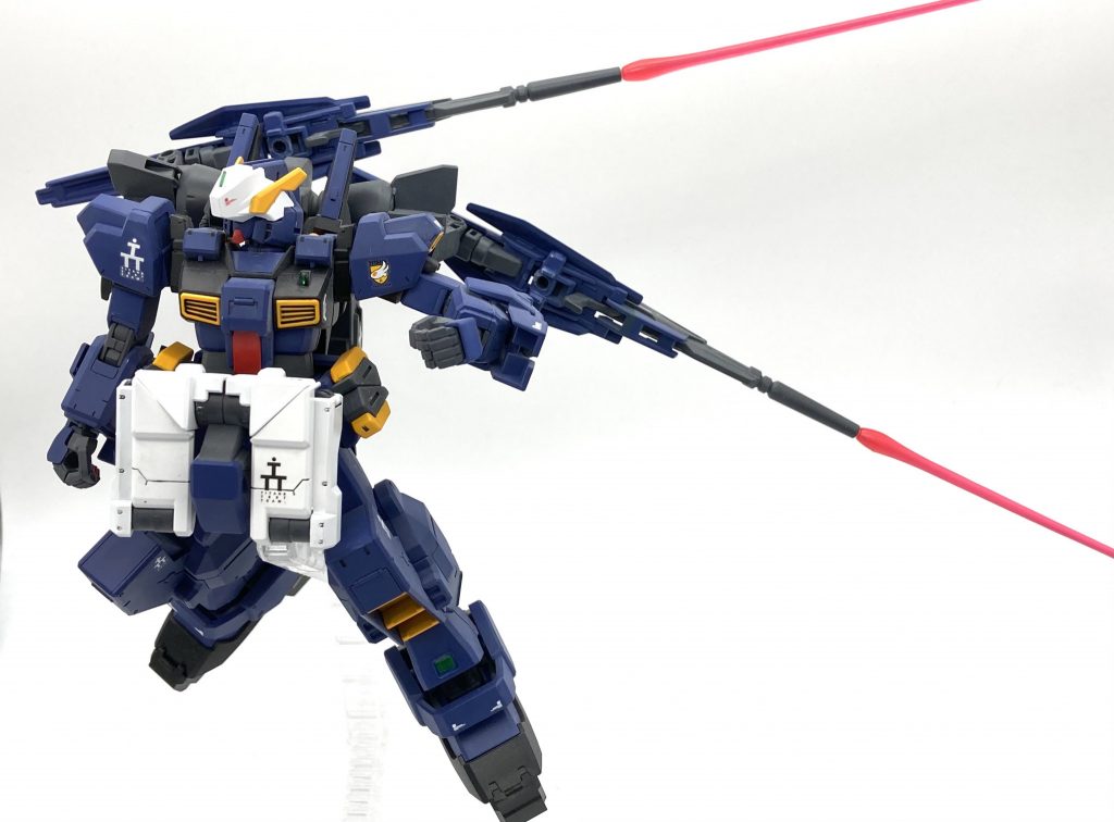 ▲背中のサーベルは振り回しまくれる　楽しそう