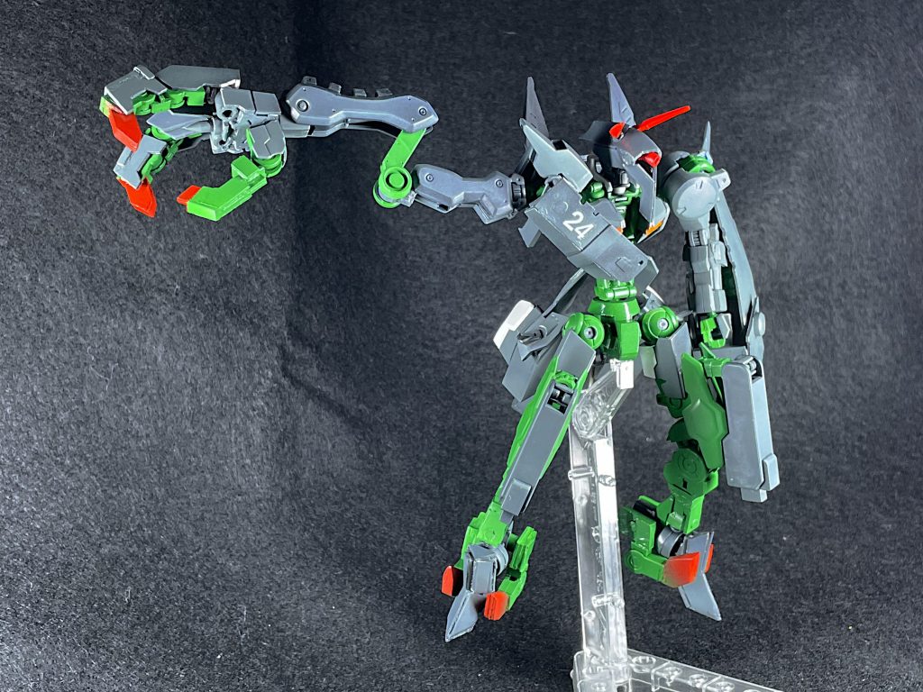 右腕部 ディストラクションクロー元々MAのパーツでパイルバンカーが内蔵されている。