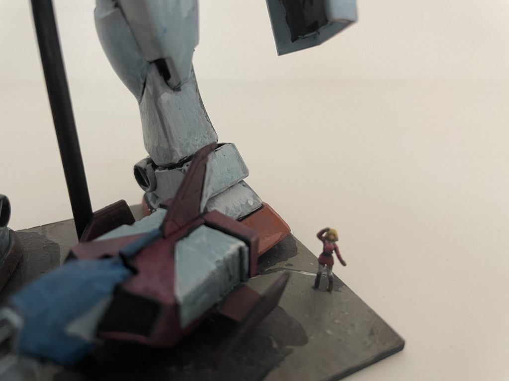 セイラさんは地面への設置面積が小さく、少し塗りにくかったです。