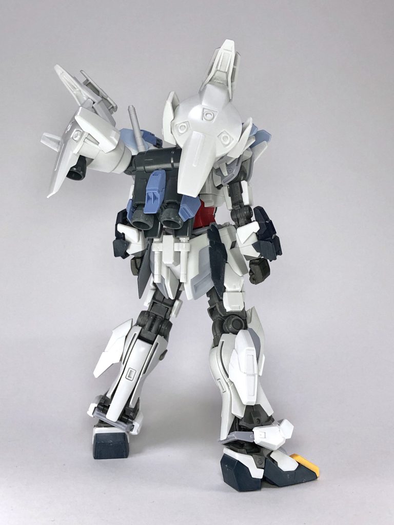 基本はHGナラティブガンダムで、GP系やユニコーン系のパーツを中心に配置。このあたりはナラティブガンダムの設定を基準に考えています。