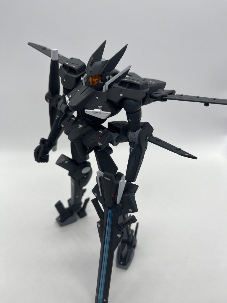 顔のクリアーパーツは内側のモールドにイエローで墨入れはしました。