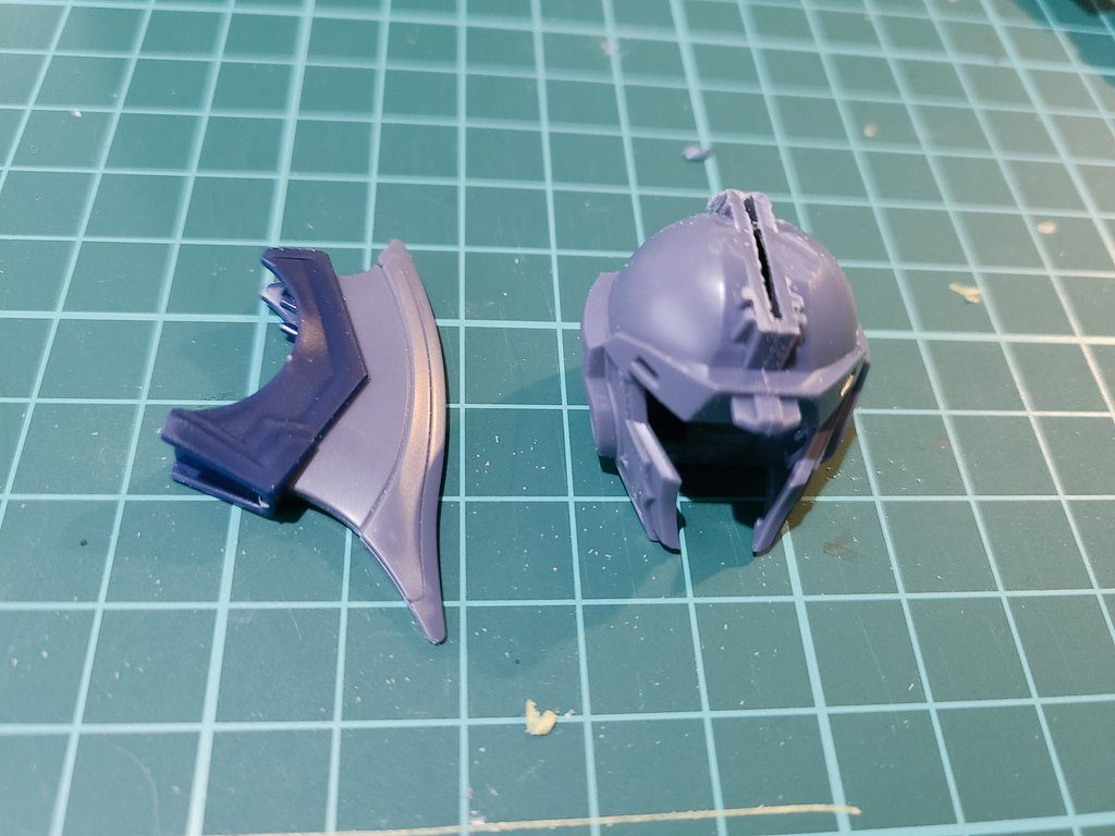 頭部はトサカを切断して後ハメ化