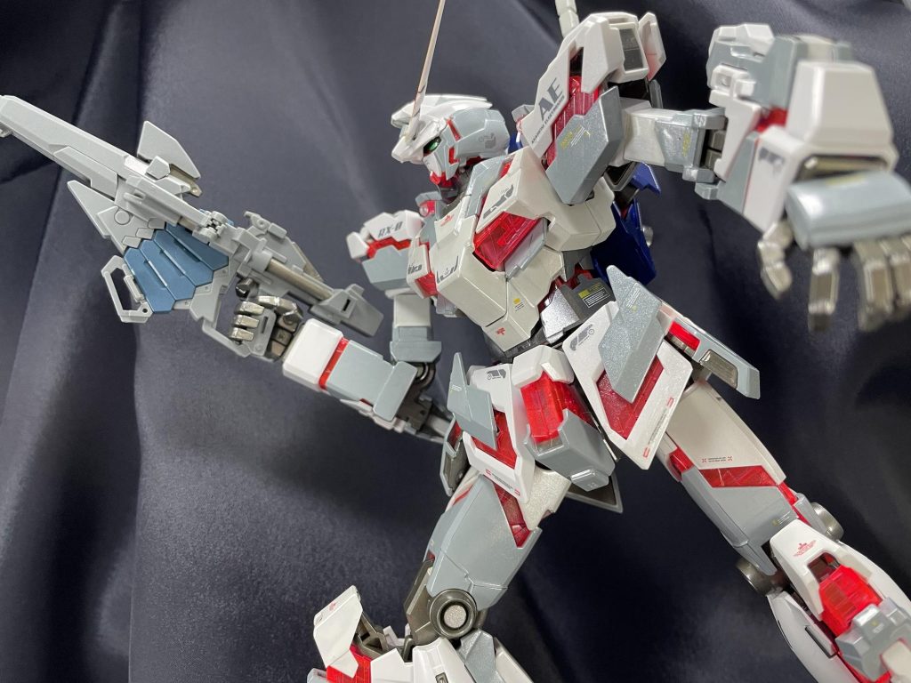 ポーズを付けるのは苦手なのでこれくらい。動かすと脚(特に太もも回り)のボリューム不足が気になりました。