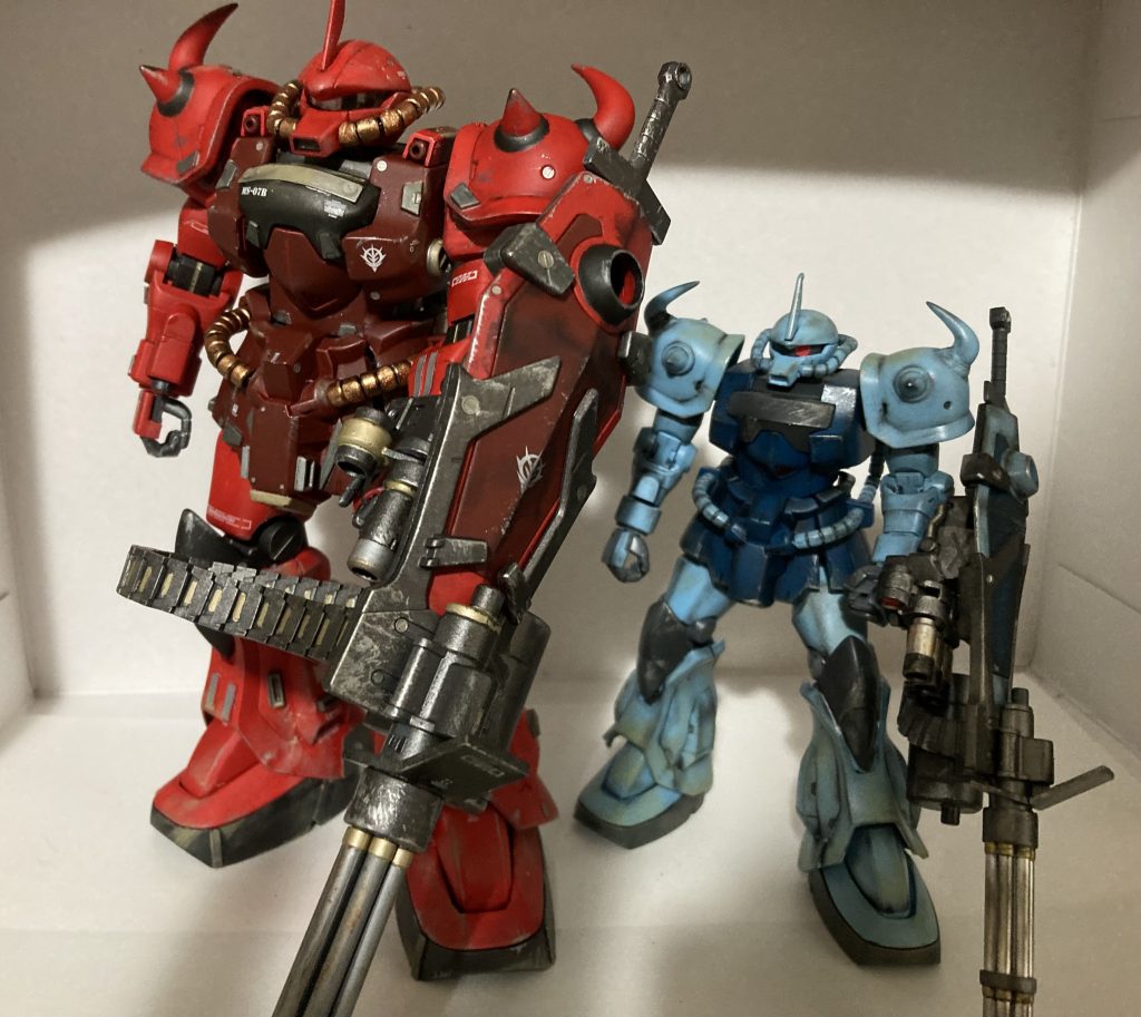 以前作ったHGグフカスと並べてみる。MGはやっぱりデカくて迫力があるね!