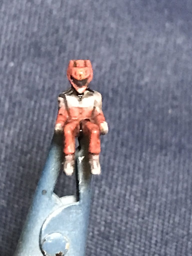 パイロットも塗装 