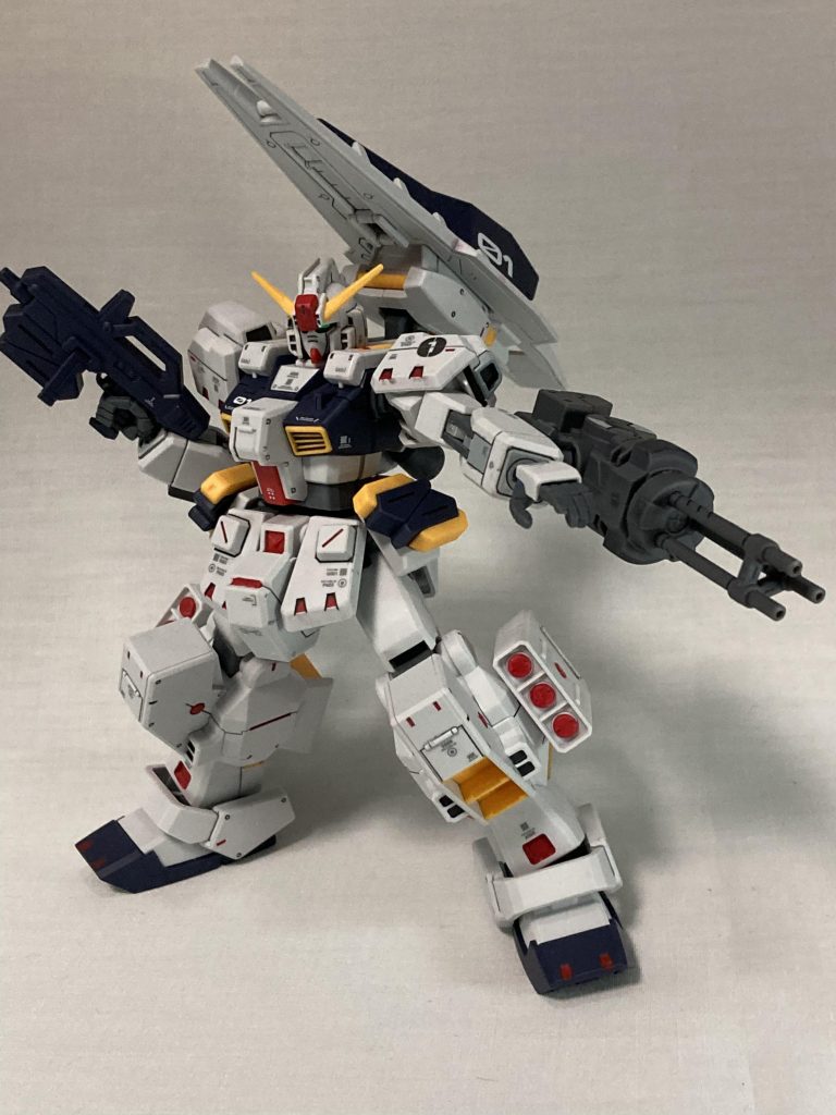 ここがカスタム要素です、ガトリングガンと脚部ミサイルを積んで武装面を強化してみました、あとはこのゴツい脚をさらにゴツくしてイカつい武装を積みたかったので趣味です。