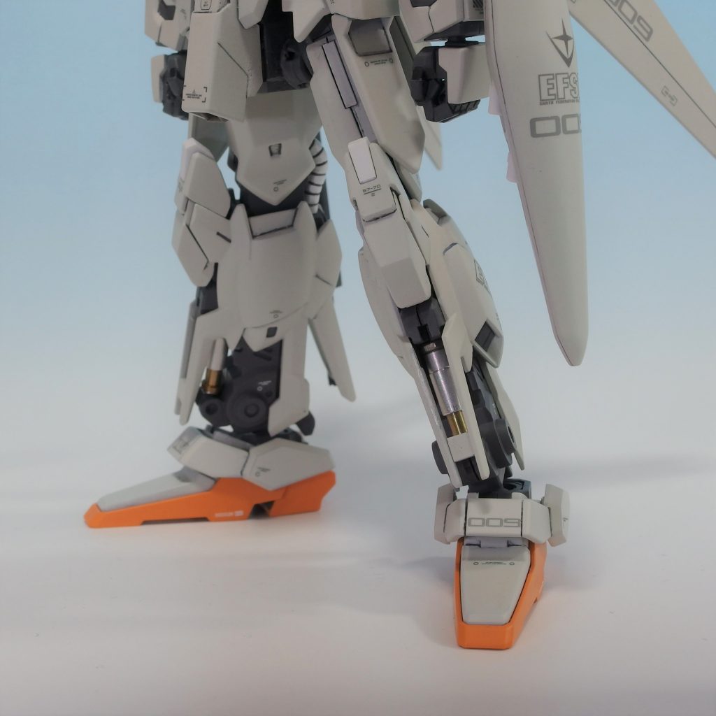 シリンダーはミニ四駆のパーツを使用。