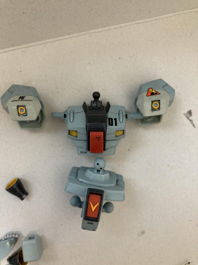 ガンダムデカール No.71 1/144 逆シャア 連邦 汎用デカール貼り→組み立て（デカール貼り）もう少し、配置のセンス磨かないと‥楽しすぎて色々貼りそうになりました。