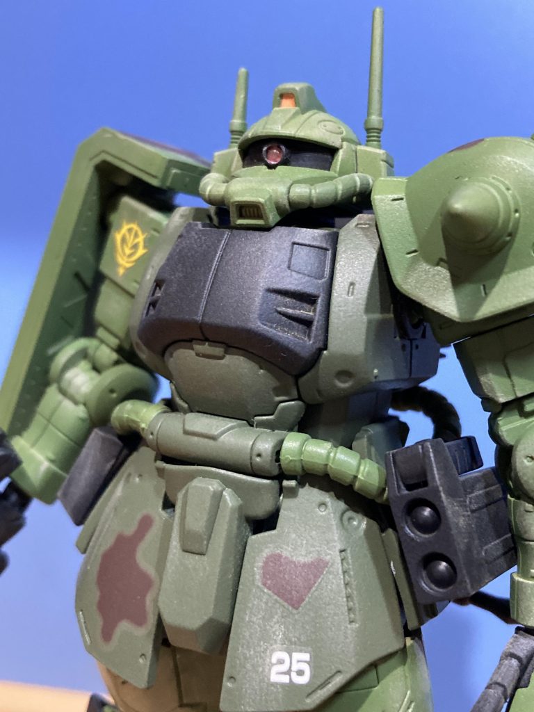 近づいてみました。脳内の設定では先に投稿したザクⅡ指揮官機と同じ部隊のつもりです