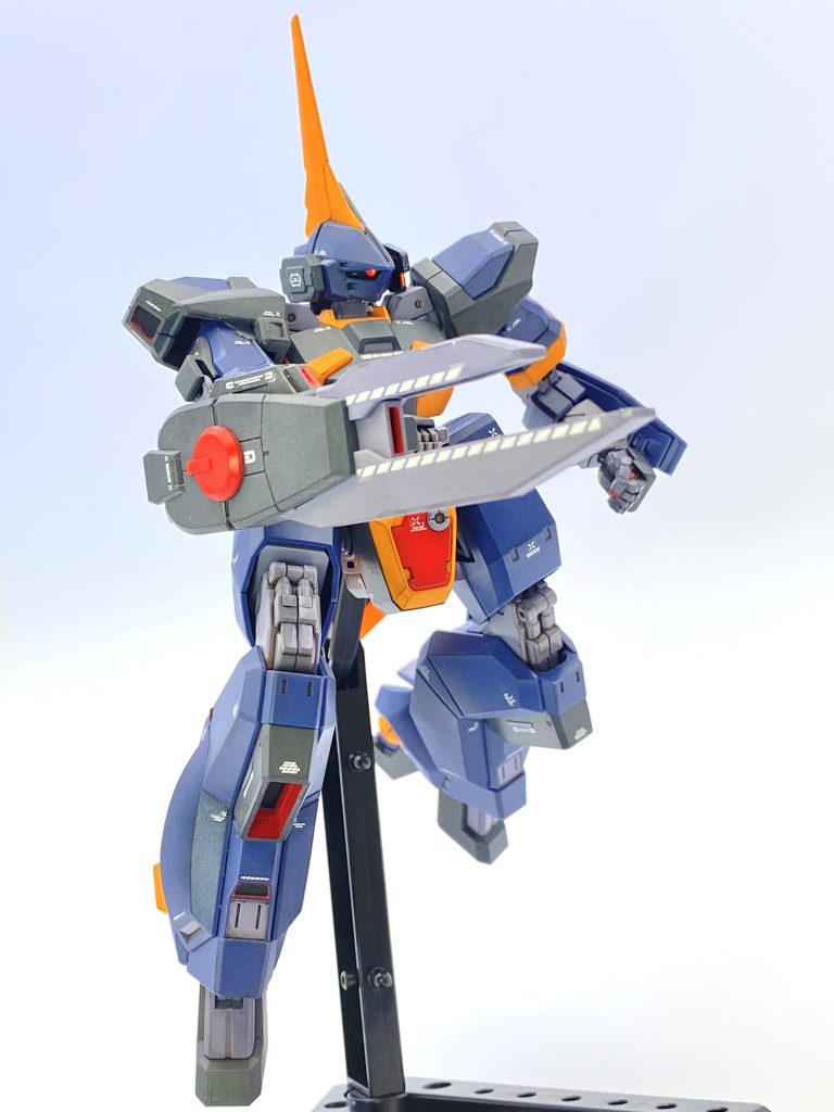 また今回からブラックライトを導入し、センサー類が輝く表現ができる様に様になりました!以下 製作記録