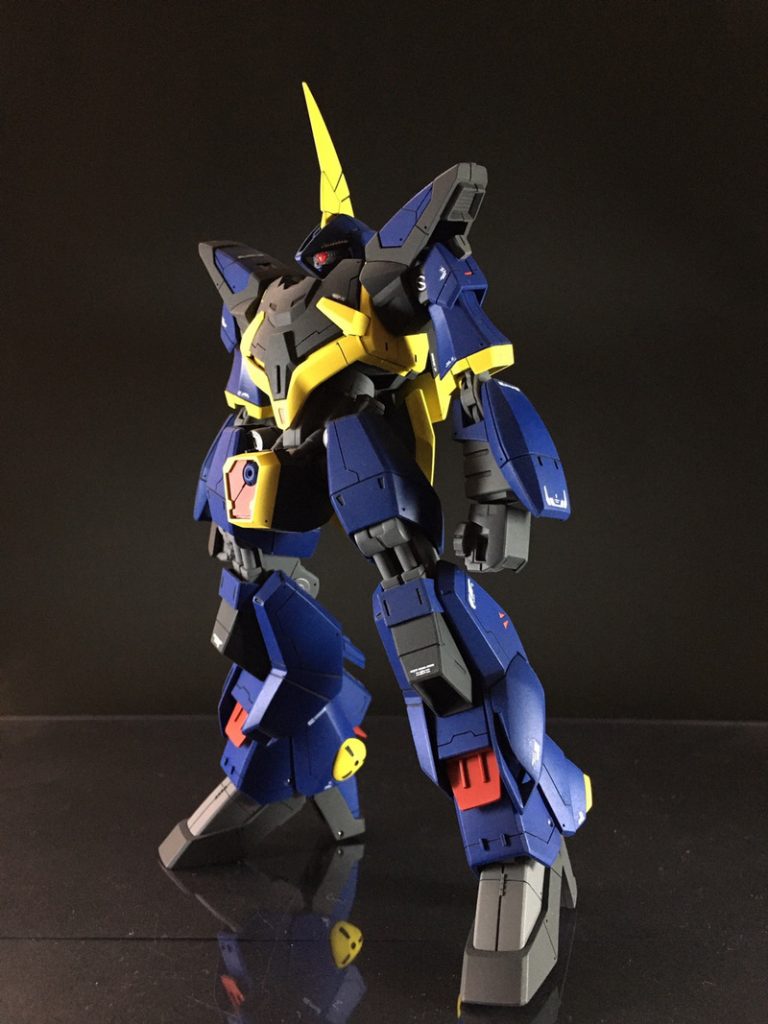 独特のパーツ形状、、特異ながら、ステキなデザインだと思います。