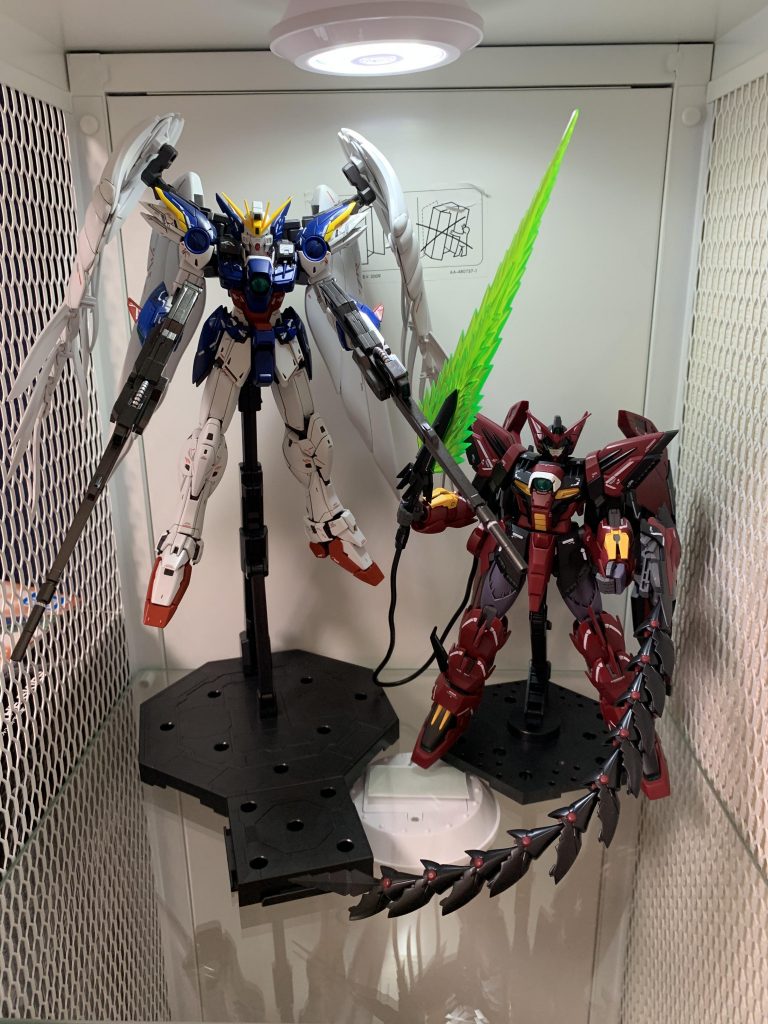 ウイングゼロと。比べてみると結構エピオンはマッシブですね。