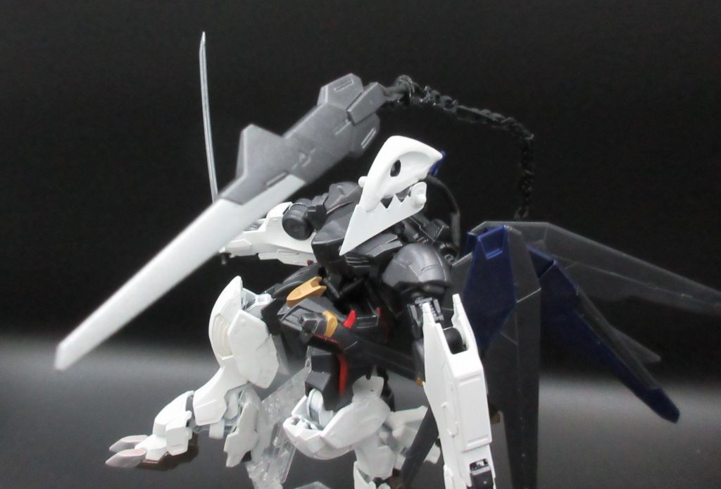 テイルブレードの ワイヤーも、イメージに合わせ チェーンへ 変更しました。