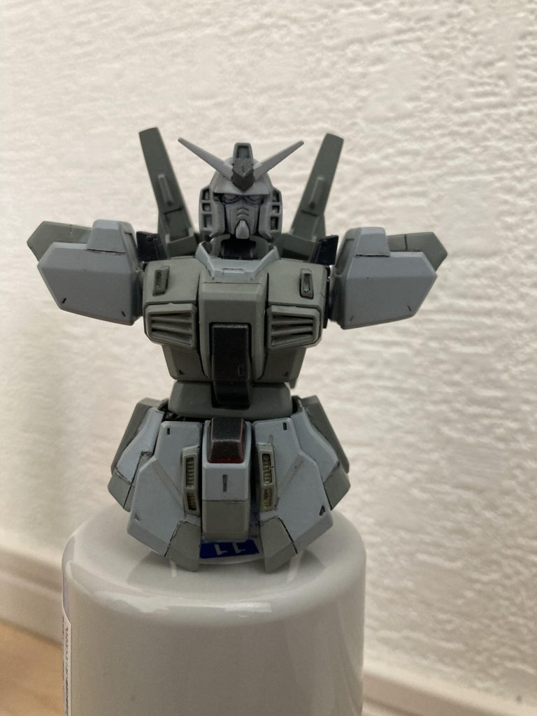 塗装→トップコート→組み立て•Mr.カラースプレー31（軍艦色）35（明灰白色）お店でG-3カラーのスプレーを選定。イメージはガンダムFIXのG-3ガンダム。ちょっと暗めで、二色がかっこいい。スプレー缶の蓋の色を見て、これに近いかなと思って買った軍艦色‥‥おもてたんと違う‥‥