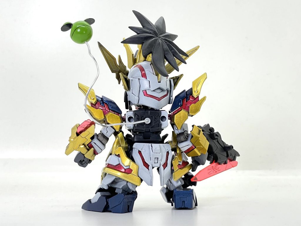 背面ハロは背中の3mm穴に差したプラ棒にアルミ針金で繋いでます。髷の肉抜き穴はエポパテで埋めてます。綺麗に均すのが地味に大変です。