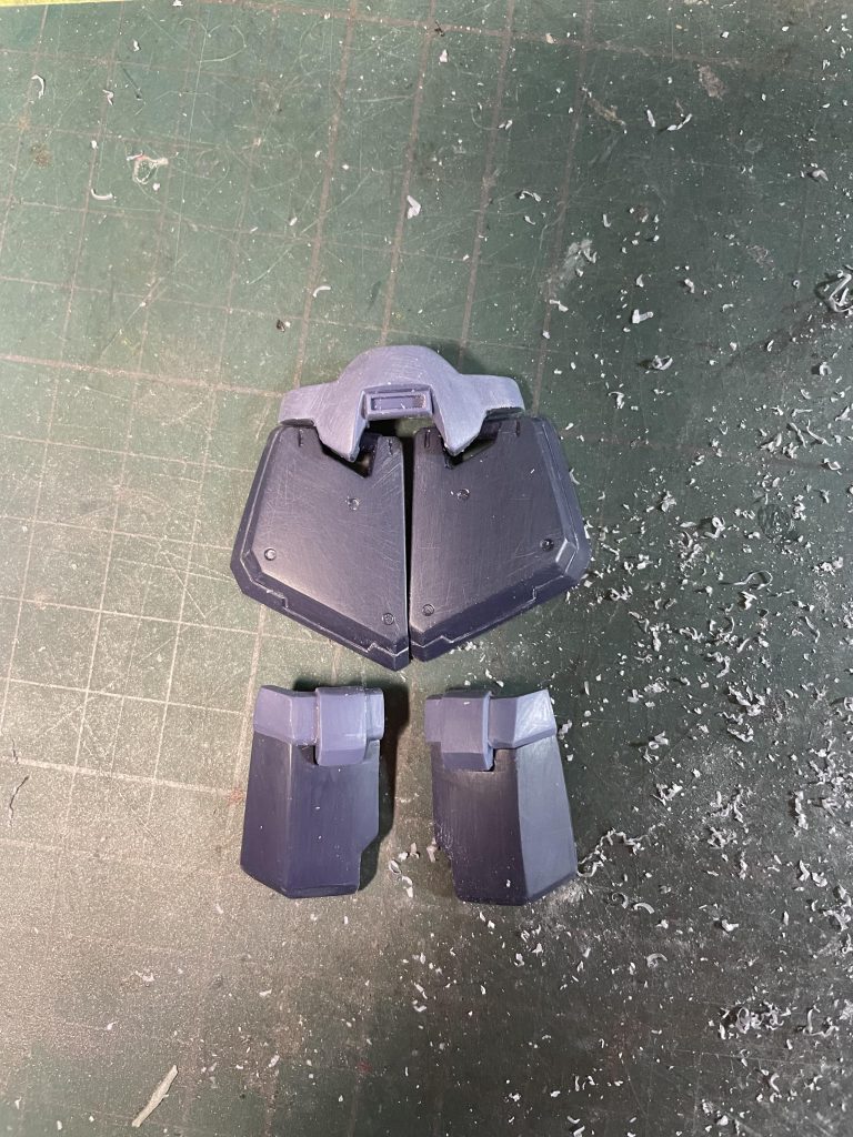 今回は表面処理とエッジ出しを重点に作業してみました。向かって左が処理前、右が処理後。