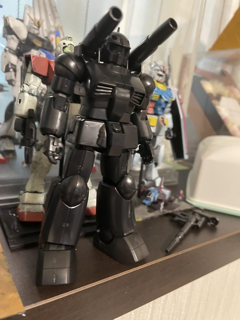 エコプラは未塗装だと真っ黒です。