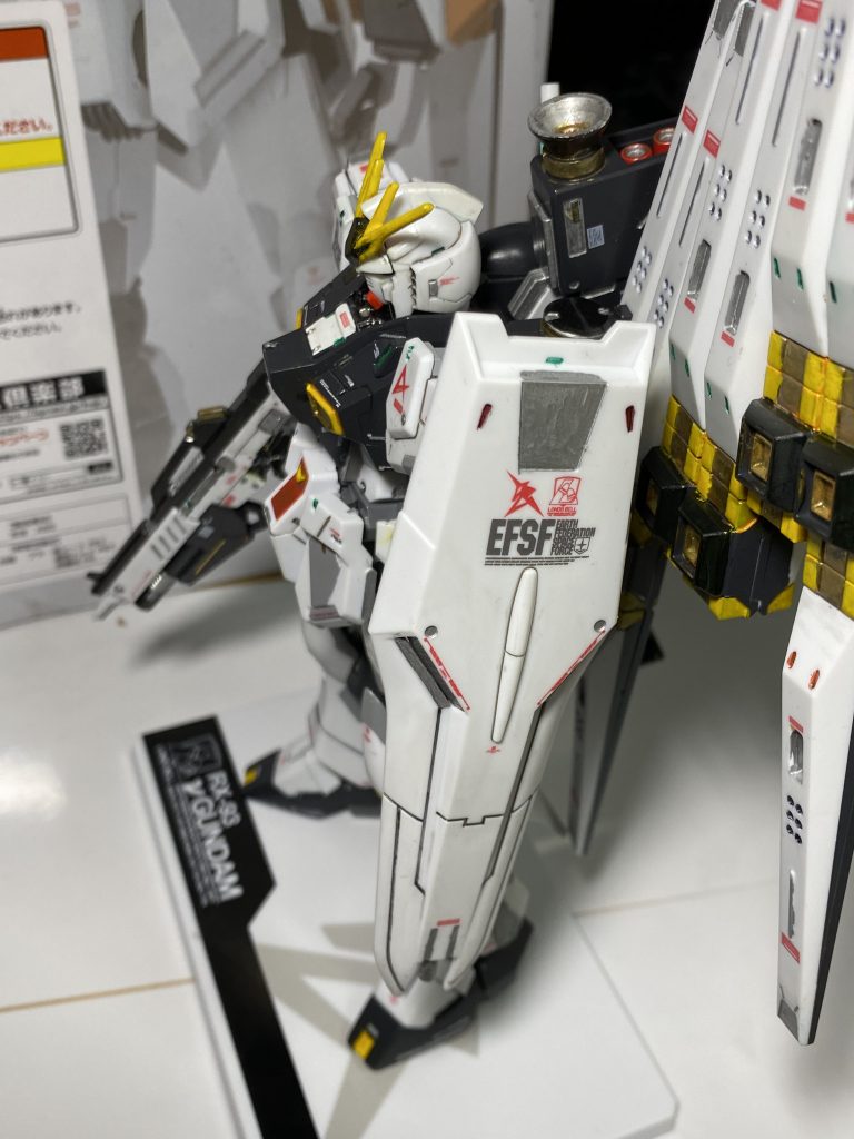 横 塗っていながら思ったのが、RGには一歩及ばないものの、造形はかなり精細ですね。