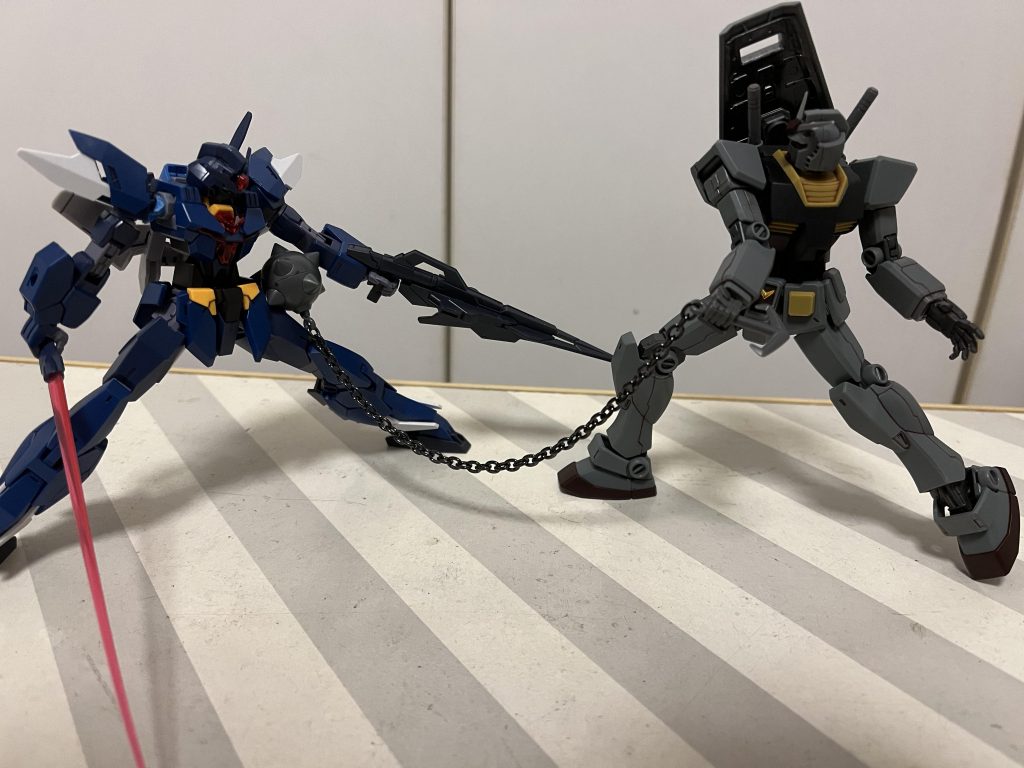 同じ悪役風の機体同士で！