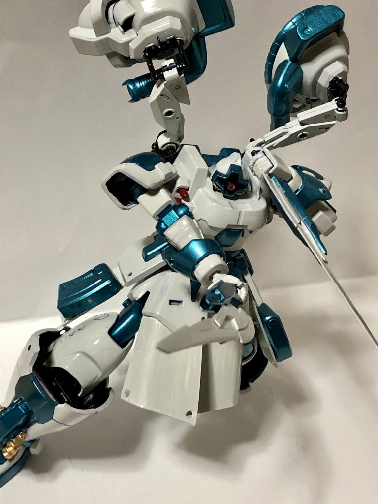 キャノンパージからスラッシュブレイド単体へ。本体が大きいと逆手持ちも合いますね