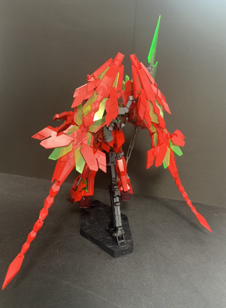 ほどほどの墨入れと外装にガンダムマーカーエアブラシで艶出しを噴いて、武装にはつや消しを噴きました。