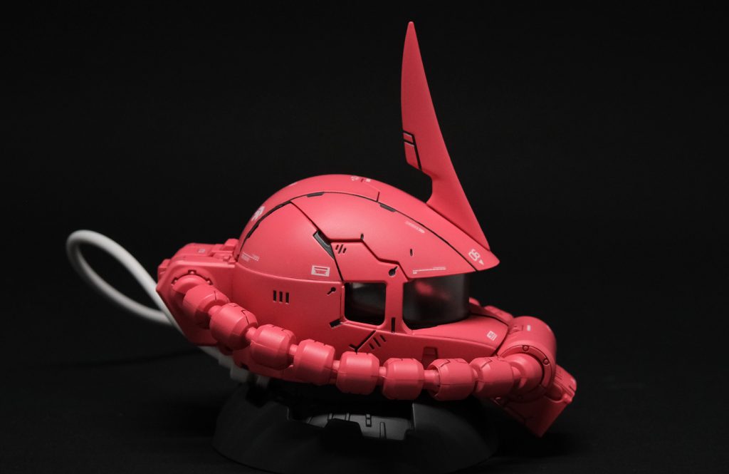 iPhoneで光るザクヘッド–2枚目/制作者：イタミテック