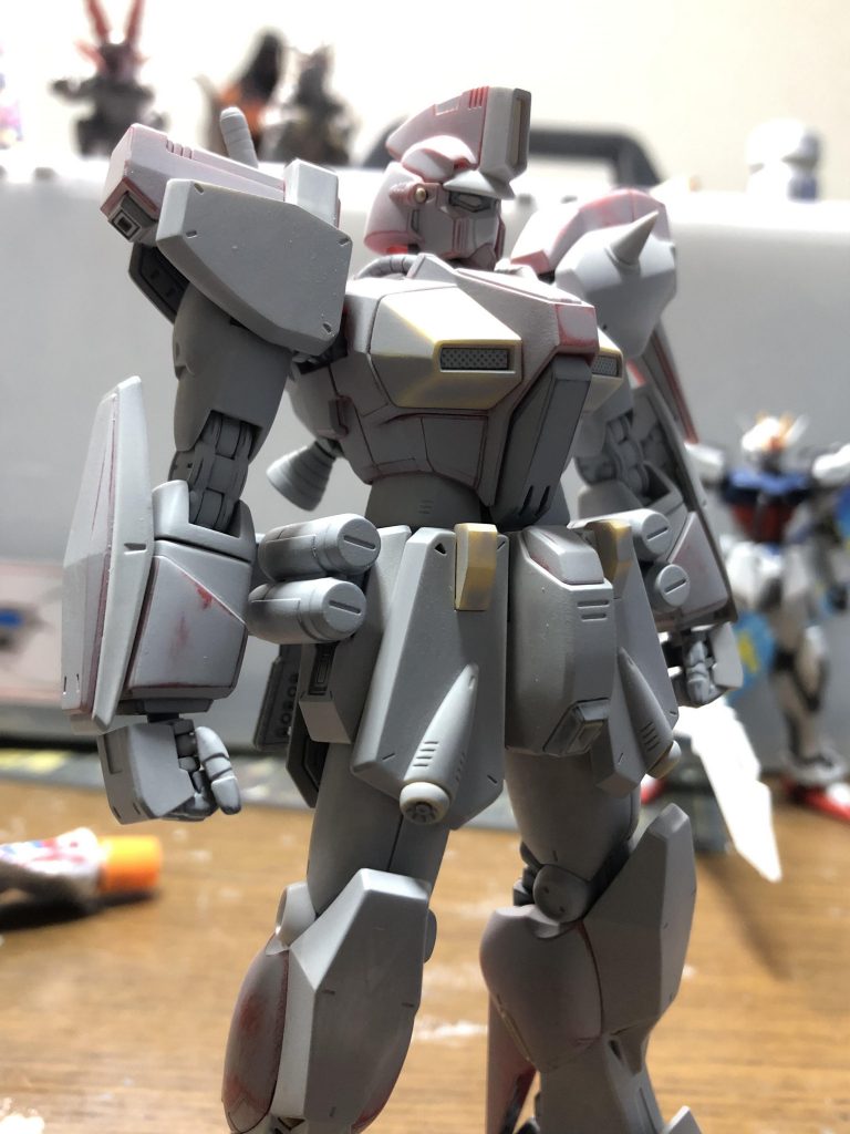 ボビージャパンの作例を参考に首関節の短縮をしています。