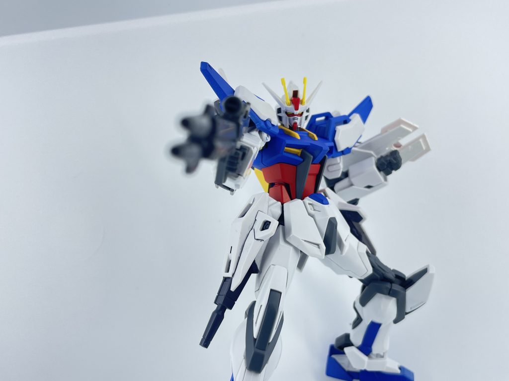 TPS装甲採用、改良型バッテリーによって二連装高エネルギービームライフル、プリスティスビームリーマーやドラグーンユニットの仕様が可能に
