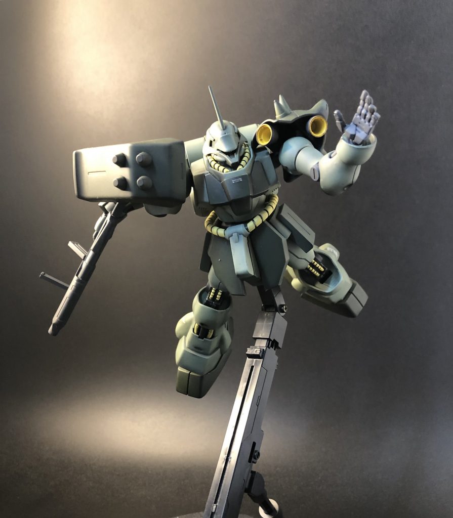 合わせ目消後、指定色に近い色で塗装して、全体的にウェザリングをかけました。